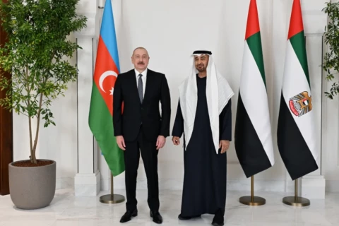 Az Egyesült Arab Emírségek elnöke telefonon egyeztetett Azerbajdzsán államfőjével