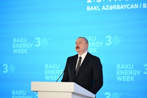 Ilham Aliyev: A Baki Energetikai Hét az új megközelítések és nemzetközi energia-dialógusok meghatározó fóruma lett