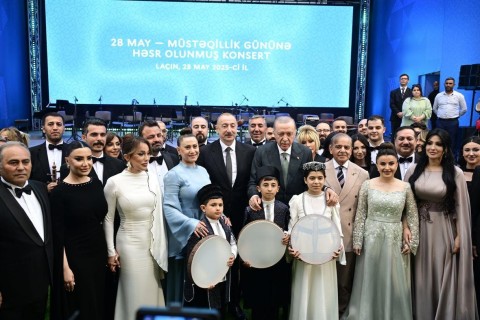Lacsinban (Karabah) ünnepelték az Azeri Függetlenség Napját Törökország és Pakisztán vezetőinek részvételével