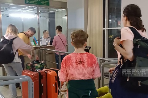 Portugál, Fülöp-szigeteki és finn állampolgárokat evakuálnak Iránból Azerbajdzsánon keresztül