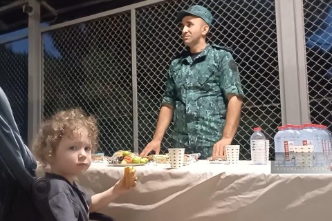 Portugál, Fülöp-szigeteki és finn állampolgárokat evakuálnak Iránból Azerbajdzsánon keresztül