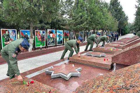 Megemlékezések zajlottak az Azerbajdzsáni Hadseregben az Anım Napja alkalmából