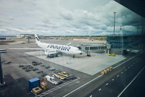 Füstölt a repülőgép futóműve egy európai repülőtéren történt leszállás után