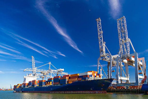 Magyarorszag tengeri kikotot epit Olaszorszagban