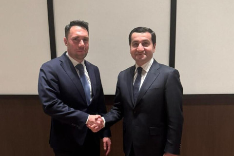 Hikmet Hajiyev fuehrte Gespraeche mit dem Berater des ungarischen Ministerpraesidenten