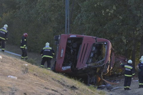 Lengyel turistákat szállító busz borult fel Magyarországon