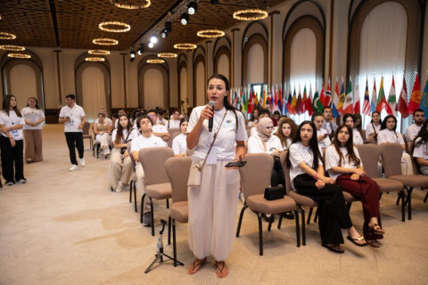 A világ azerbajdzsáni fiataljai megismerkedtek az Azerbajdzsán Házak projektjeivel – FOTÓ